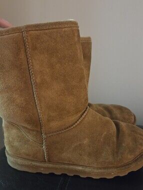 Bearpaw Elle Short Boots Size 9